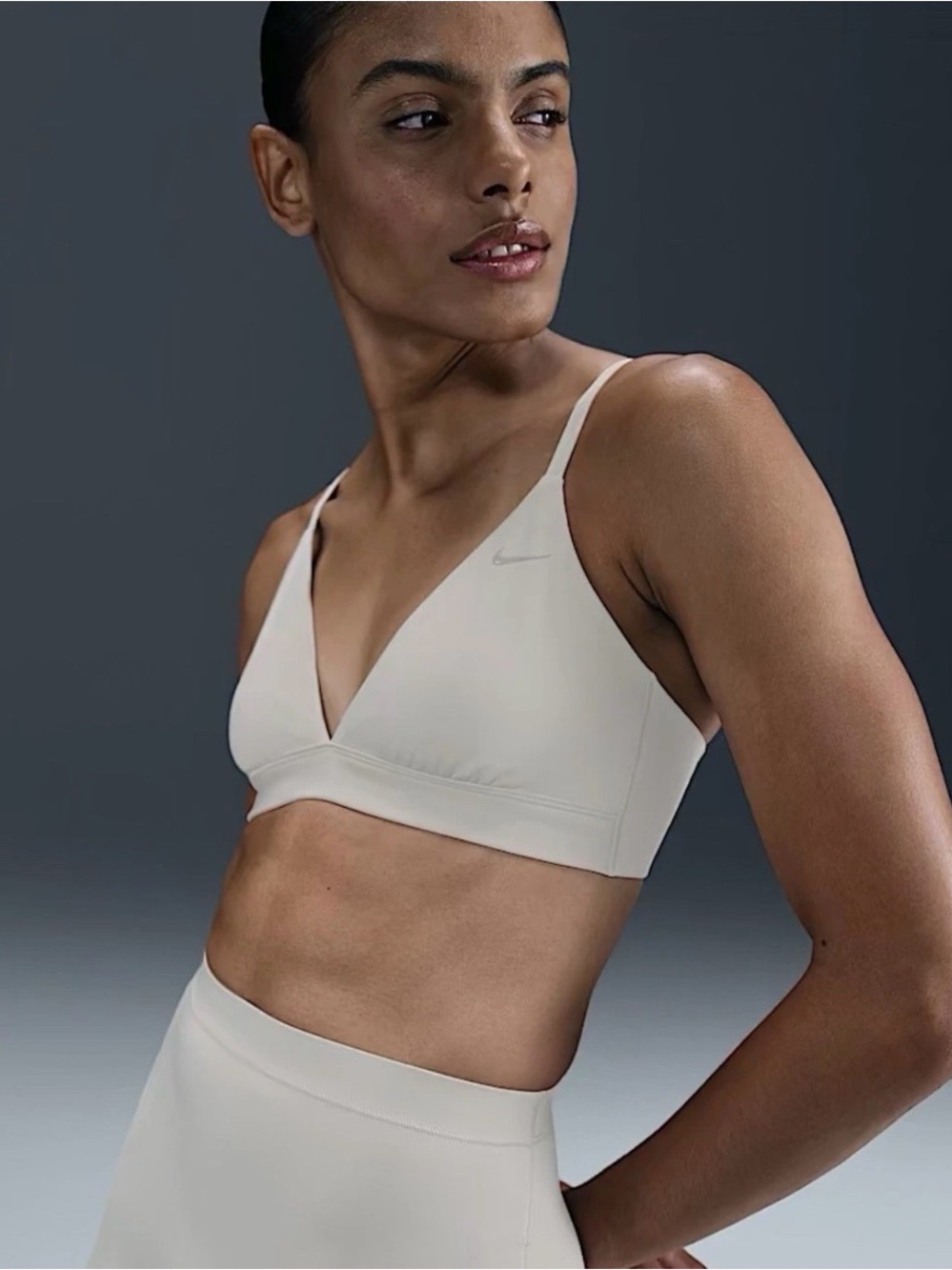 Nike Form Women's Medium Light-Support Non-Padded Triangle Cream Sports Bra